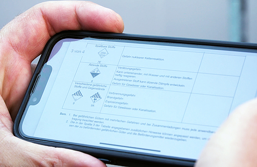 gefahrgut-begleitschreiben-auf-smartphone